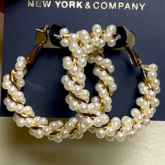 NWT NY&C Pearl and Gold Hoop Earrings - Picture 1 of 2
